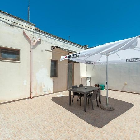 Casa Vacanze Petra Squinzano Екстер'єр фото